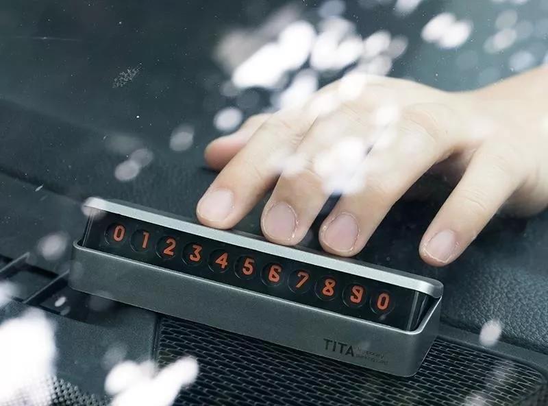 才明白中控台下的插孔难怪修车工“死活”不想说原来一插上变高配