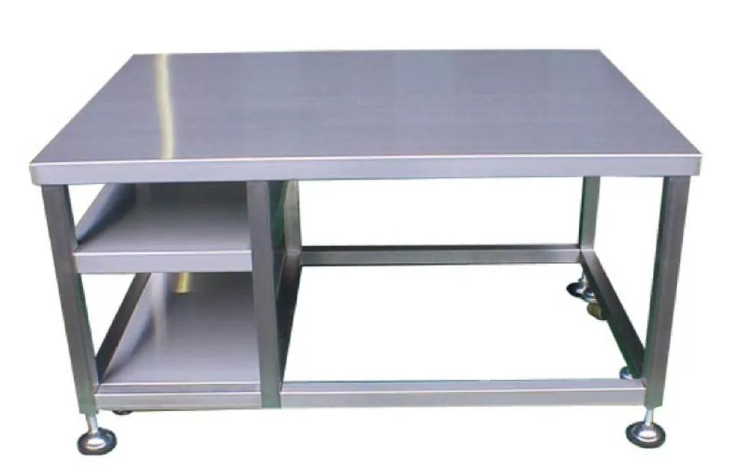 实用与美观兼具；不锈钢桌子