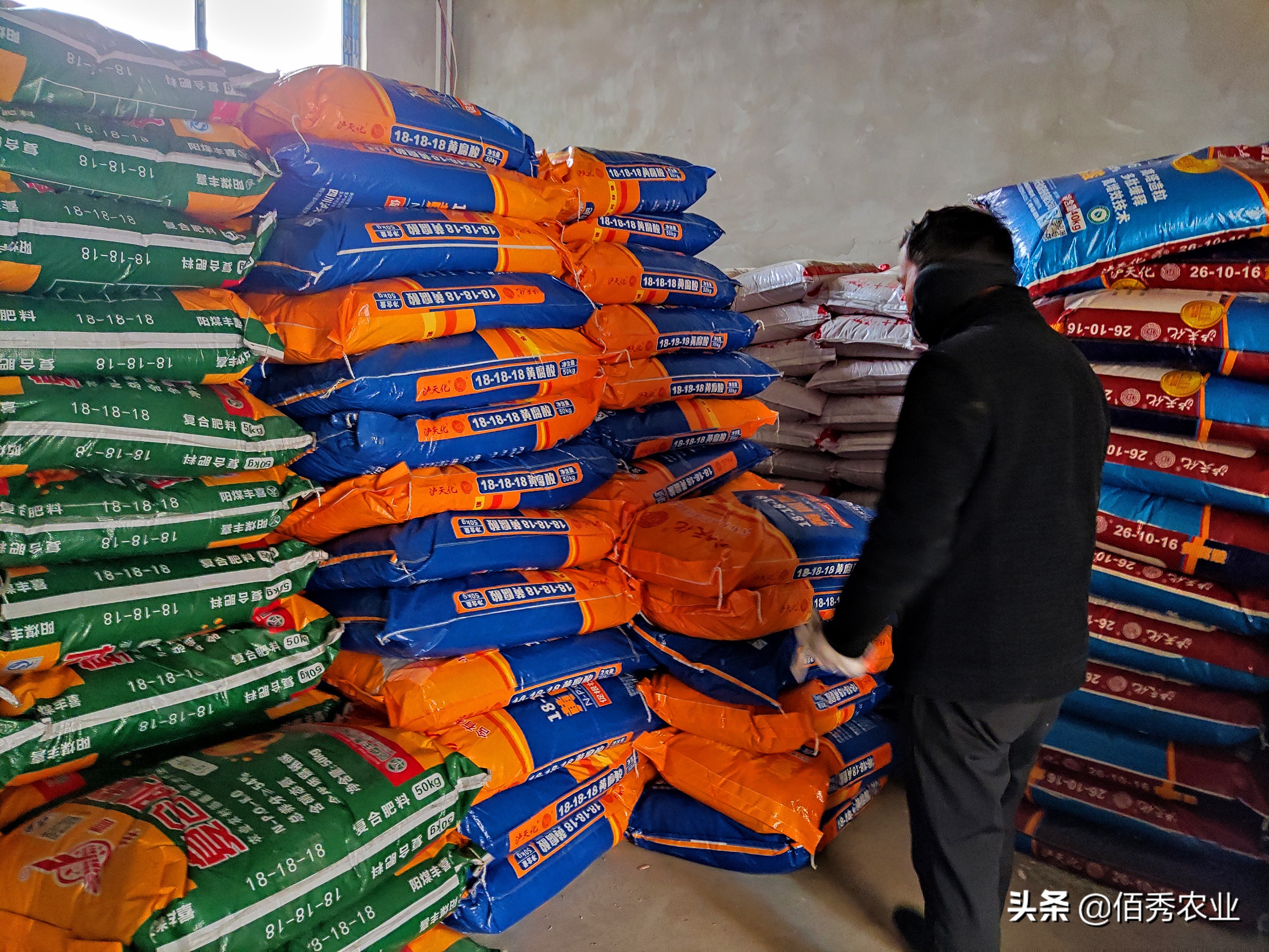 农资送地头,乡镇农资店一年能赚多少钱