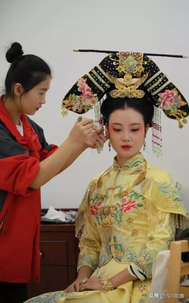 校园最美妆容，我们在成都塔子山附近的学校发现了