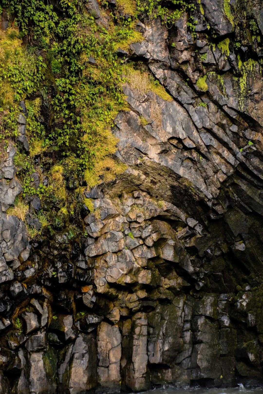 龙洞瀑布景观,龙洞瀑布在哪里啊