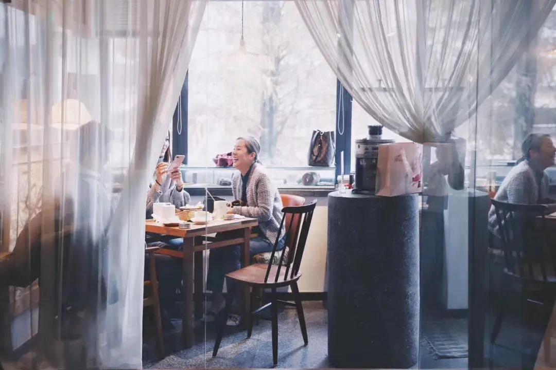 每天要喝掉两杯奶茶,每天要喝2000ml咖啡