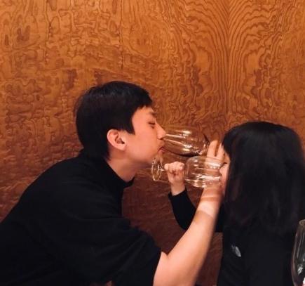 包贝尔女儿包饺子李现评论,包贝尔女儿搞笑饺子化身迷妹李现