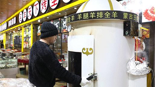 冬天必须来顿热气腾腾的烤全羊,好吃又好耍的烤全羊