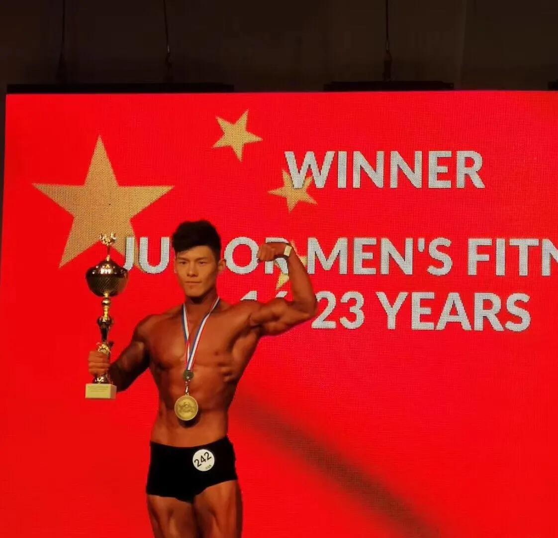 中国运动员首次夺得第一枚金牌,中国世青赛第七名