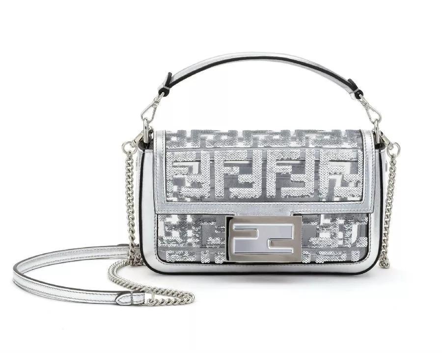 乔欣的包能装下什么,乔欣真的很有钱吗