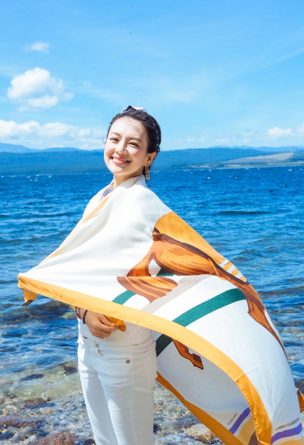 丝巾又有新玩法了,丝巾原来还能这么用