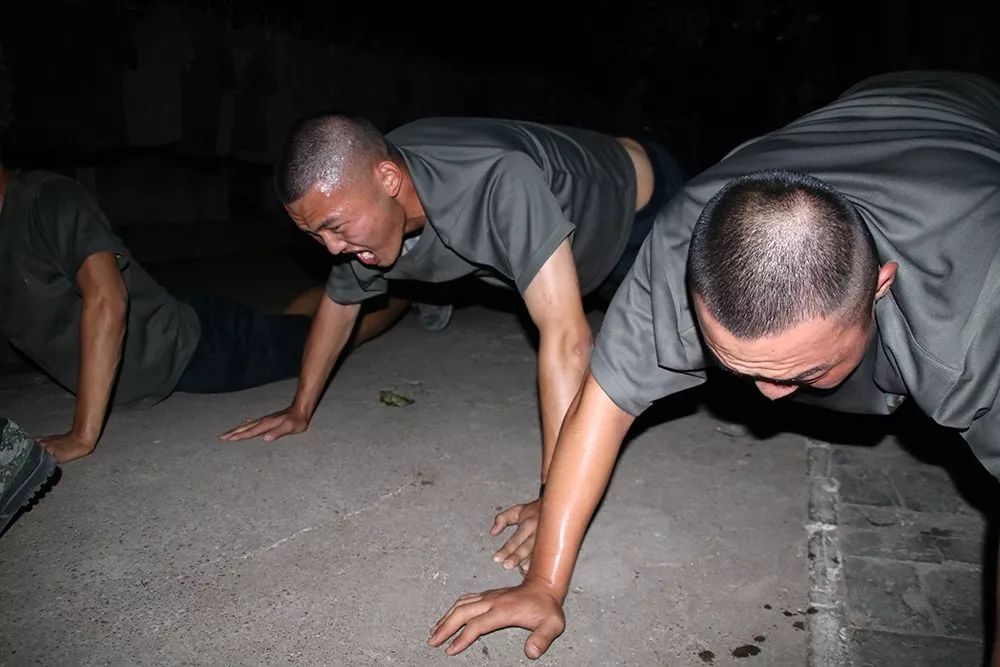 入伍一个月，新战友们对26个英文字母有了全新的认识！