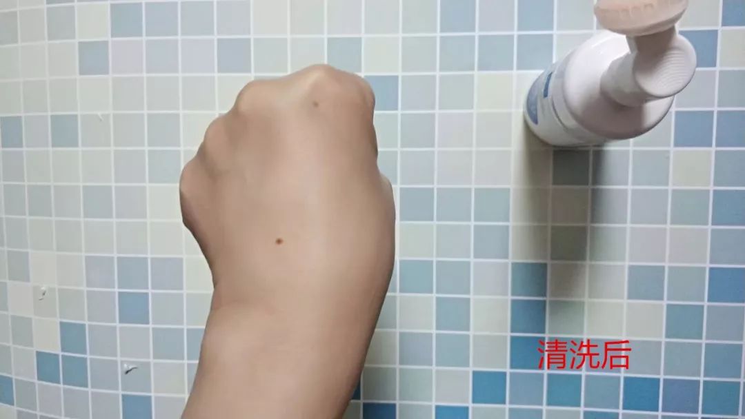 还在用洗面奶洗脸卸妆就out了！用它轻轻一刷，几秒就能深层清洁每个毛孔，感觉黑头都蹦出来了！