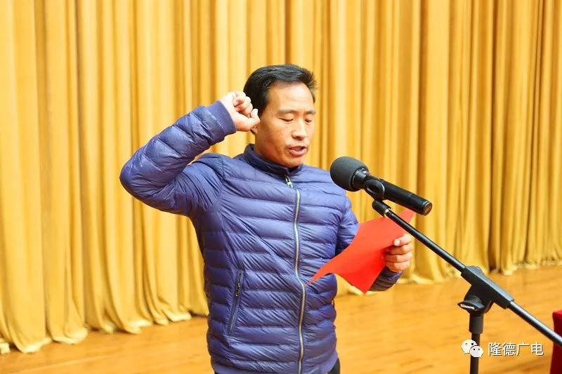 校园篮球比赛啦啦操,校园足球篮球联赛开赛