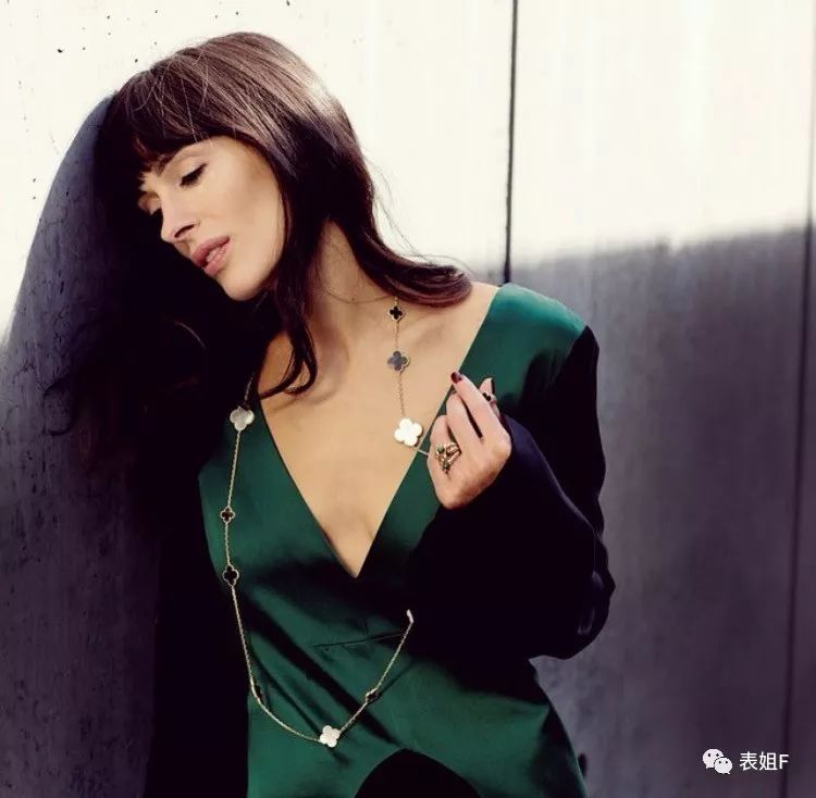 人人都在戴的银手镯,人人都在戴的耳机