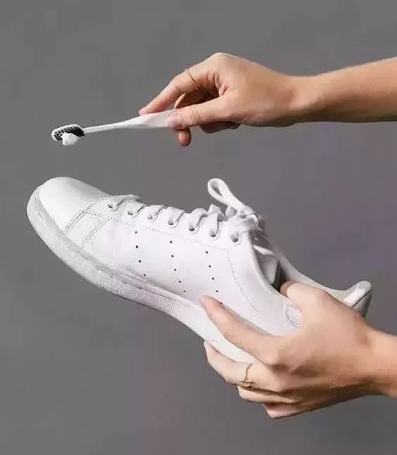 袜子脏了怎样洗白不用小苏打,洗白袜子加什么能洗干净