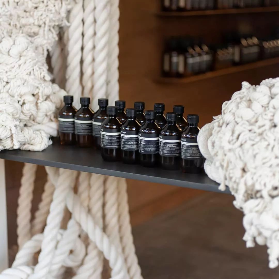 绾康鏃ョ粰鐢峰弸涔扮殑绀肩墿,绾康鏃ョ粰鑰佸叕涔扮殑涓滆タ