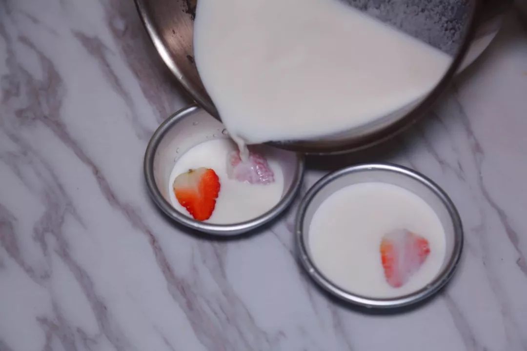 做草莓布丁的简单方法不需要qq糖,自己做草莓布丁最简单100%成功