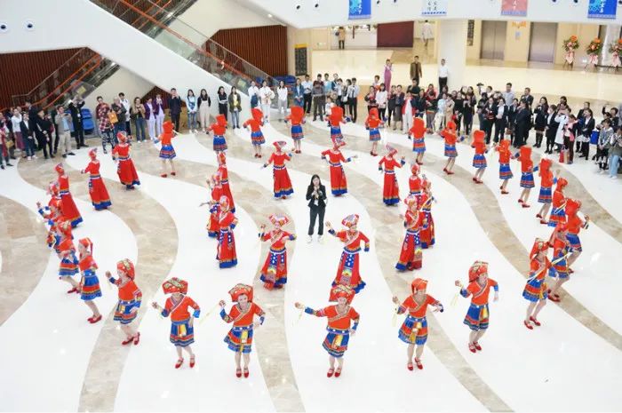 骞胯タ涓尰绁炲尰鍏嶈垂鐪嬬梾,涓尰鍏嶈垂鏀跺緬