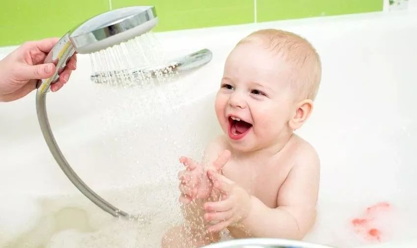 冬天给宝宝洗澡这几个错误不要犯,冬天给宝宝洗澡冷怎么办