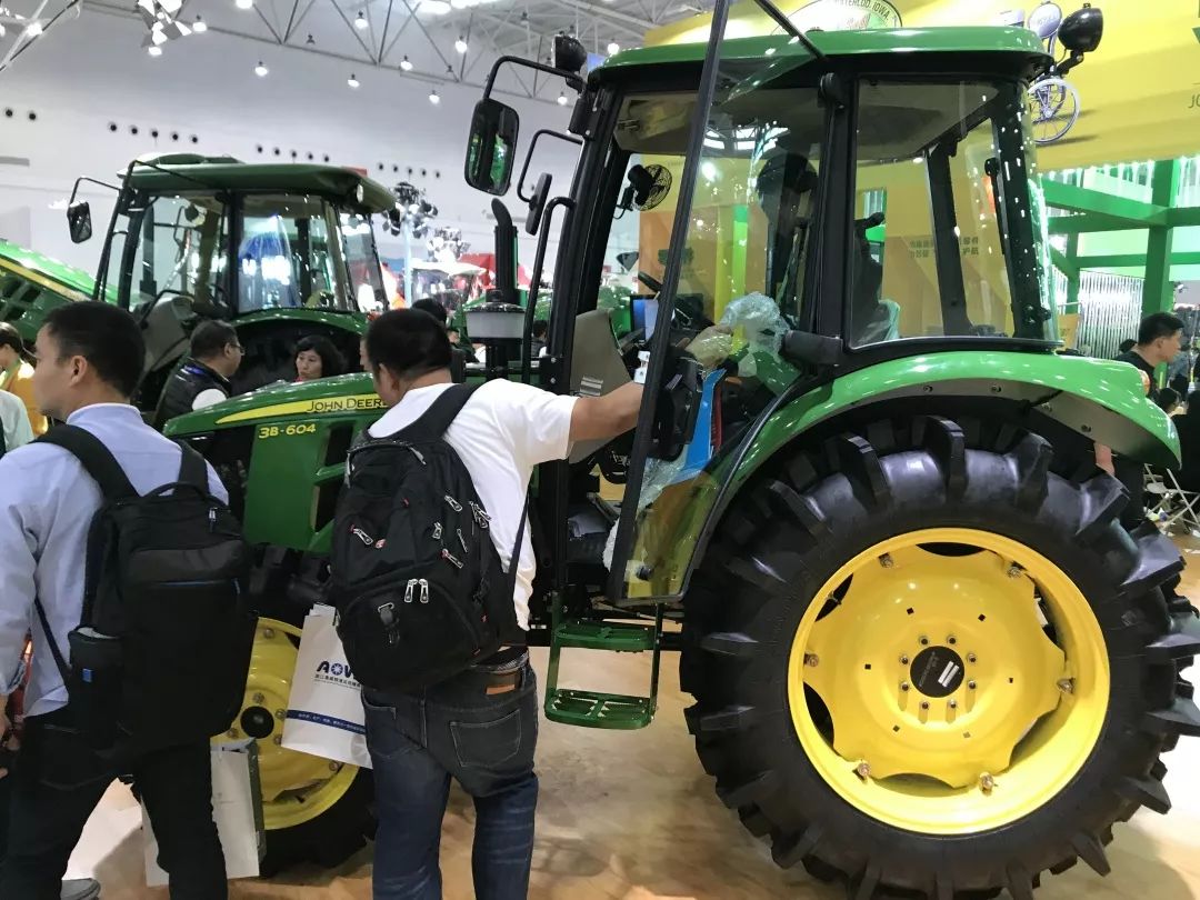 逛国际展岂能少了约翰迪尔（中国）？——“跃动之鹿”惊艳全场