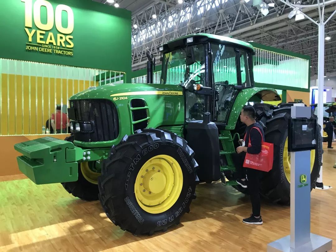 逛国际展岂能少了约翰迪尔（中国）？——“跃动之鹿”惊艳全场