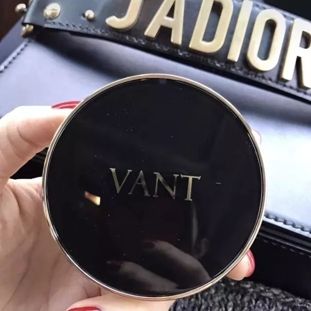 气垫测评推荐不脱妆,好用遮瑕不易脱妆不假白的气垫bb