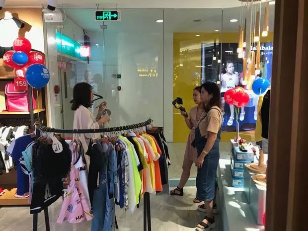 浜鸿揣鍦虹殑鍏崇郴宸茬粡鍙戠敓宸ㄥ彉,浜鸿揣鍏崇郴鍙橀潻