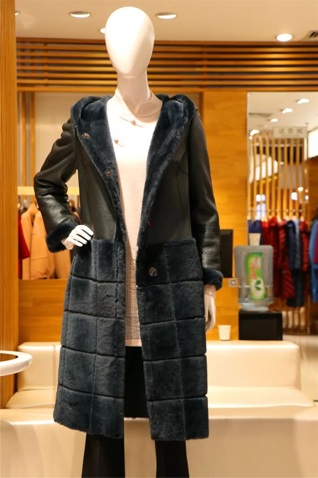 会小学数学，就能花一件的钱买走两件｜比到处“求点ZAN”靠谱