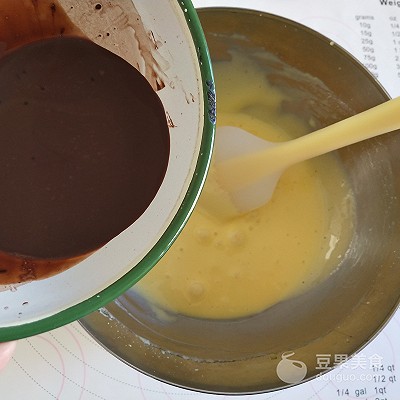 熊猫杯子蛋糕的做法,萌物杯子蛋糕的做法