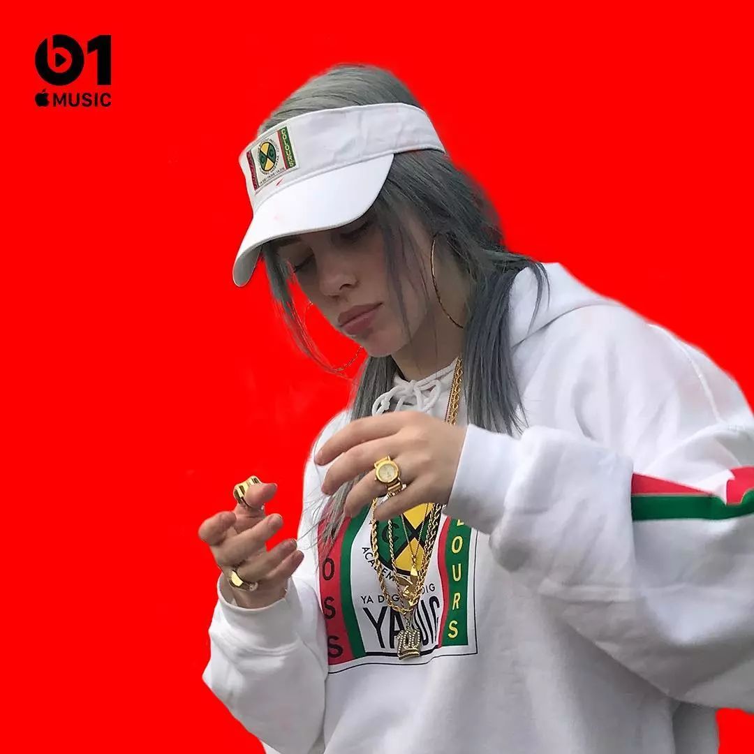 那些把球鞋操在球场,把机车开在路上的女生们