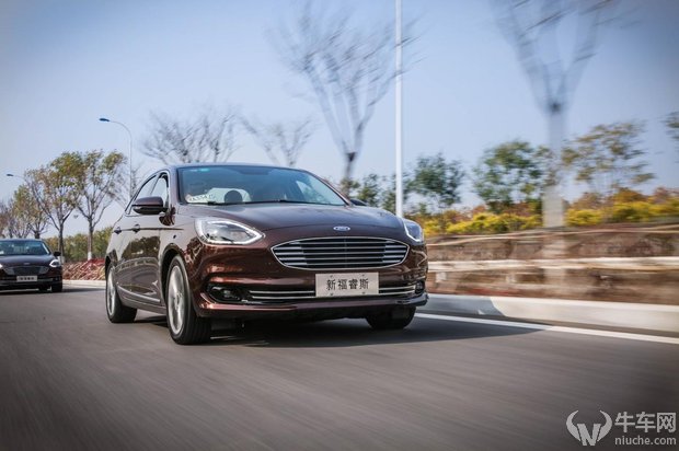 试驾全新福特福睿斯,福睿斯性价比