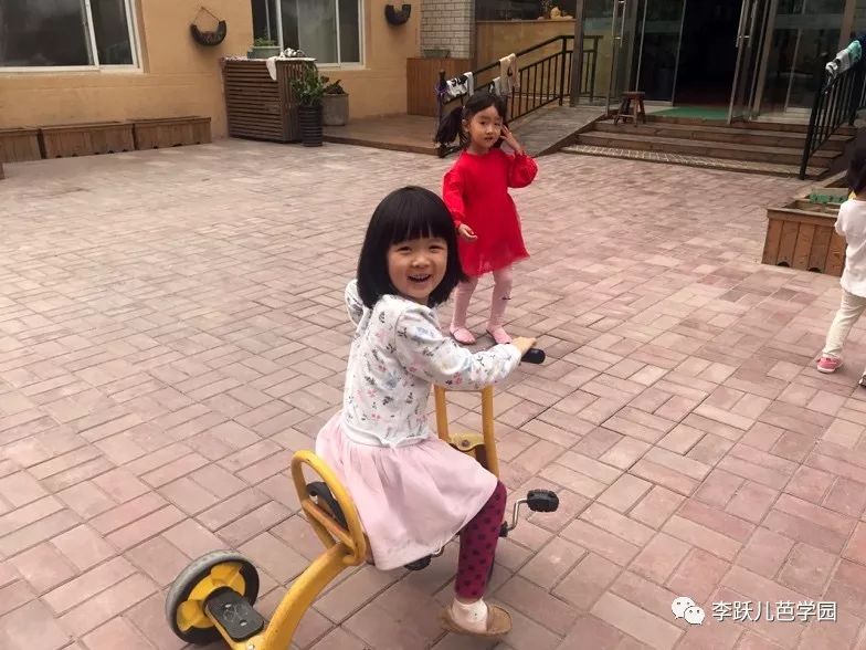 去幼儿园培训让我学到了什么,去幼儿园体验一天老师