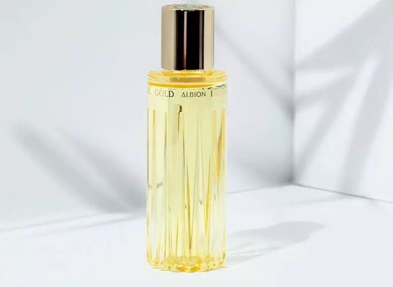 换季皮肤干燥起皮水推荐,秋季皮肤干燥缺水记得多补水