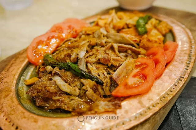 在这个魔幻的江南小城里,来一场烤肉和大饼的狂欢!