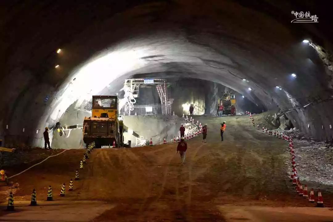 大国力量！中国铁路在建的超级工程，都有哪些？