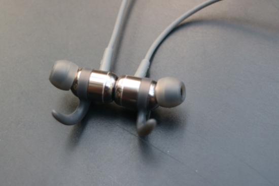 颜值与性能并存的入耳式蓝牙耳机,颜值音质并存的耳机