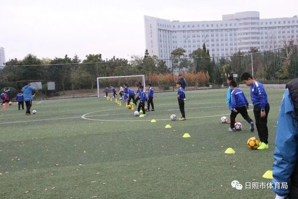 「快来围观这群超级棒的孩子」厚积薄发新力量，日照市足球学校开课啦~