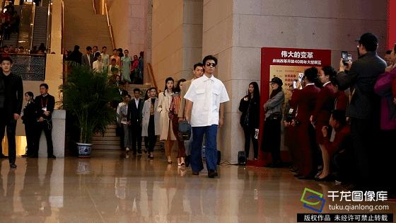 从军装演变的衣服,从军大衣变成将军