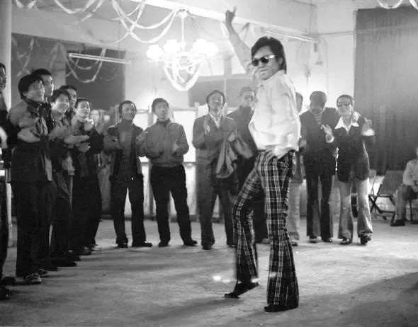 交际舞为啥会出事,交际舞为什么影响家庭