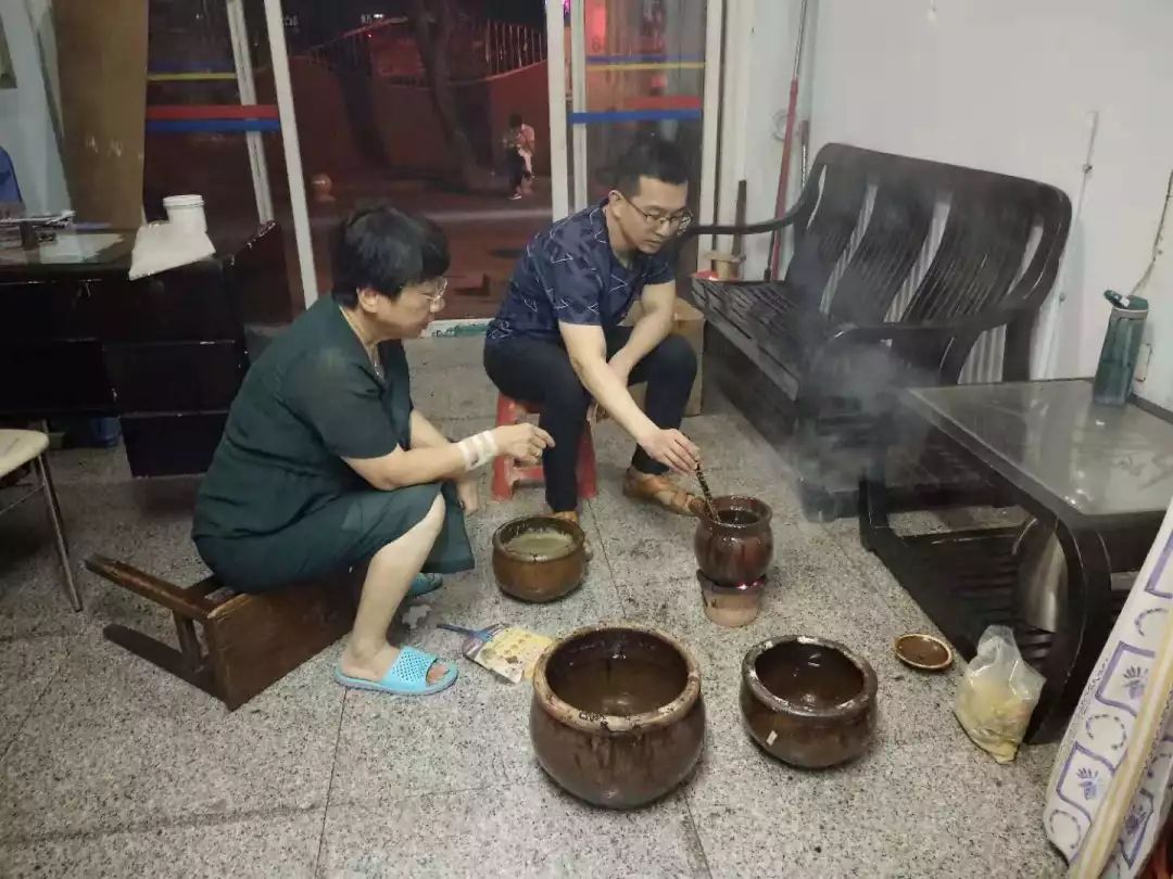 「家在鲤城」青草丹膏解病痛，世德传家医者心