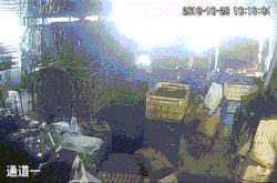 惊！天花板上掉下几滴水！下面2人重伤，咋回事？