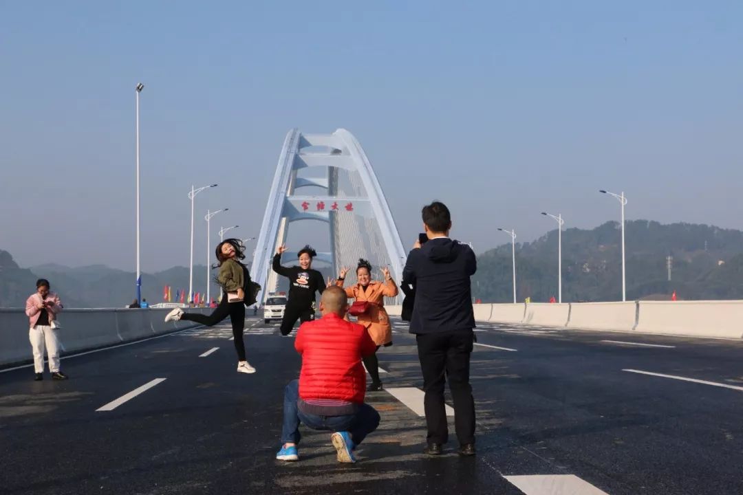 即将开通的柳州网红桥,柳州又一座跨江大桥正在建设