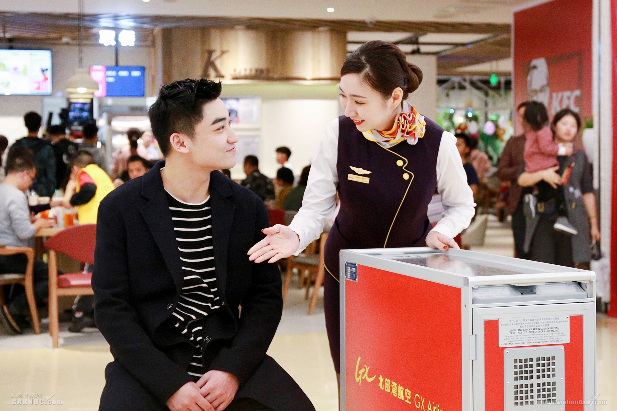 迪拜空姐空少快闪,空姐空少走秀完整版