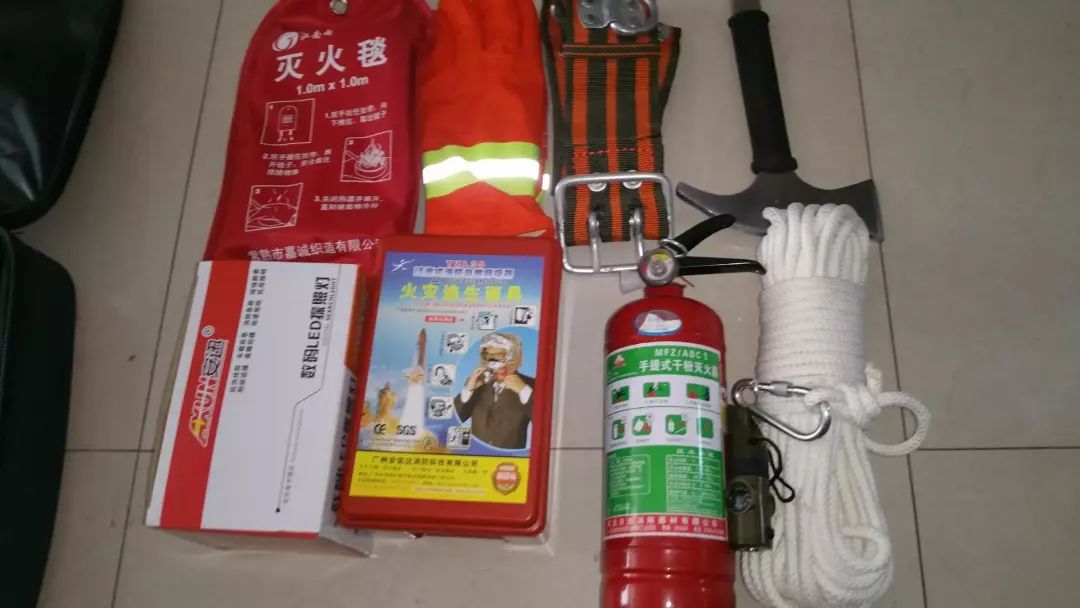 家庭必备火灾逃生四件宝,消防小知识火灾逃生自救黄金法则