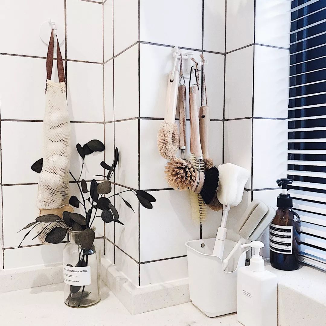 家里乱全怪娃？娃说：你看看别人家的爸妈！生10个孩子也不怕