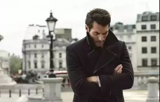 黑色纯棉衣服粘毛妙招,衣服粘毛絮用啥方法