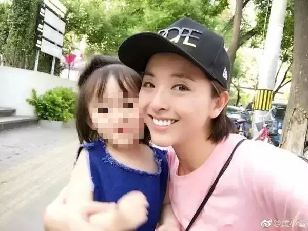 某女明星怒斥海关检查,女演员发文怼海关刁难