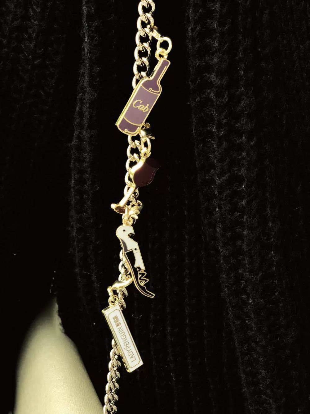 「周一八点档」奉上满分酒庄嘉伯乐极致款,更有鹅司“大牌”钥匙链超值折扣