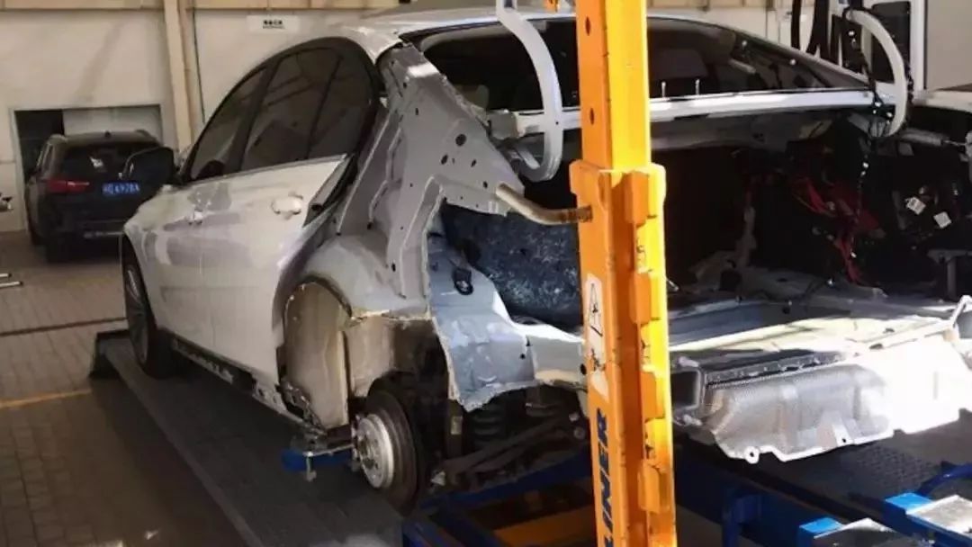 4s店维修后被撞,4s店维修被撞坏