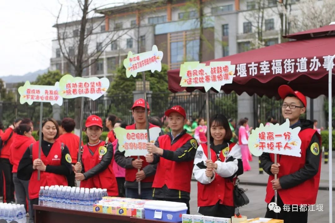 踏浪国际志愿者日,国际志愿者日文明实践志愿服务