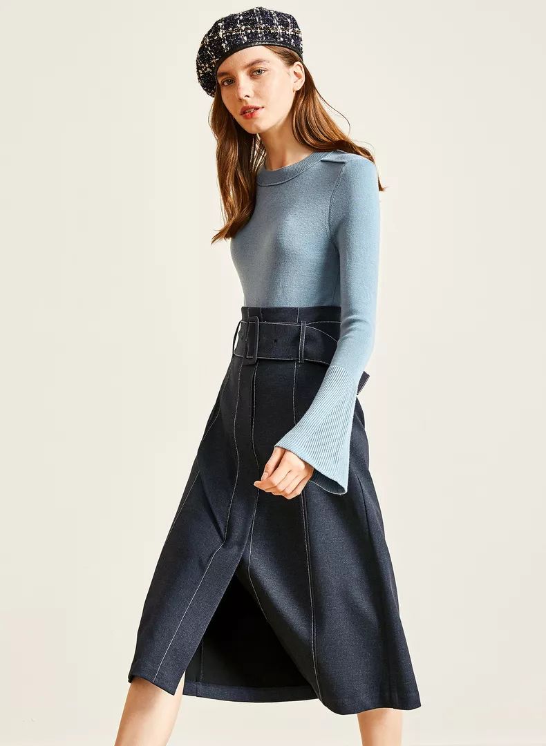 别再穿黑色了，这个颜色今年超流行，百搭时髦还显白显气质