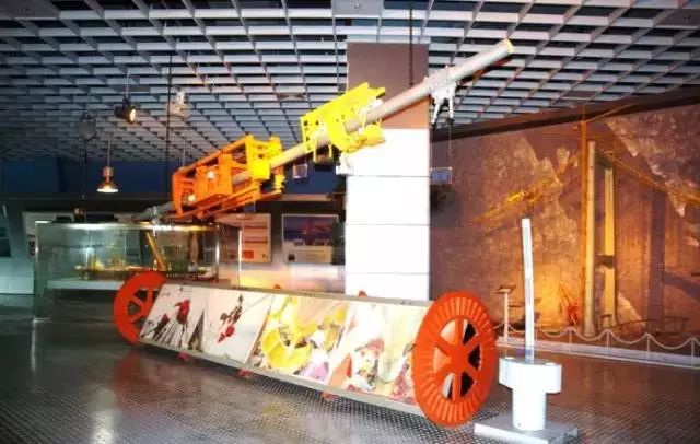 @所有人,2号线又有新进展!这条霸屏的网红线路,居然有这么多好玩的~