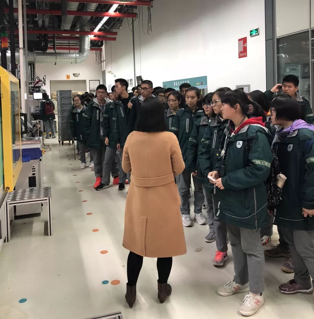 鑱屽紩鏈潵鏄嗘槑涓撳満鐩存挱甯﹀矖,鑱屽紩鏈潵绛戞ⅵ闈掓槬閭兏鐩存挱